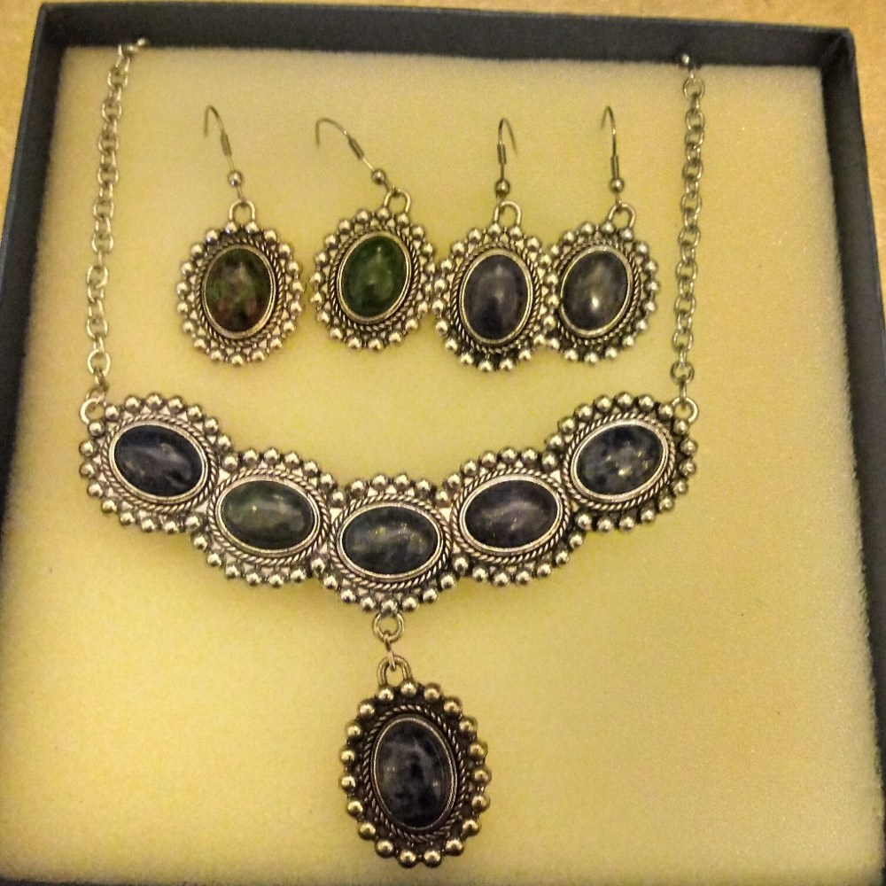 Necklace, earrings.